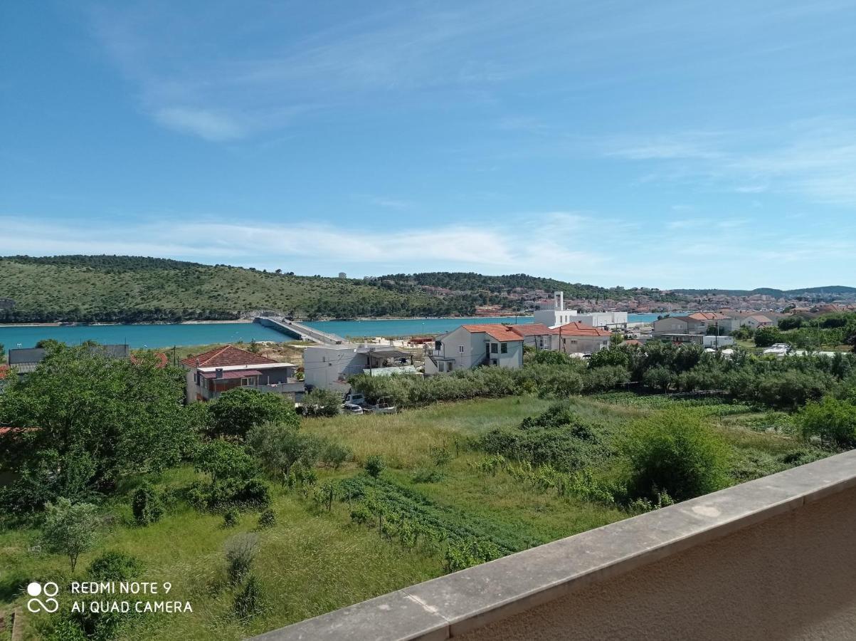 Studio Apartment With Balcony Trogir Exterior foto