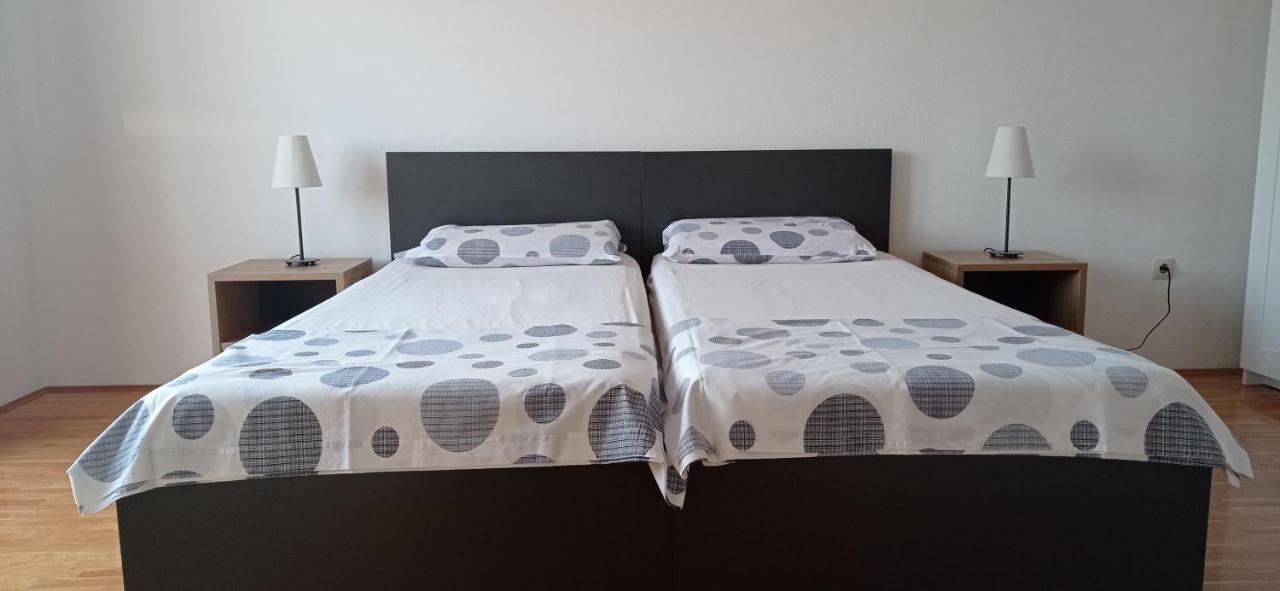 Studio Apartment With Balcony Trogir Exterior foto